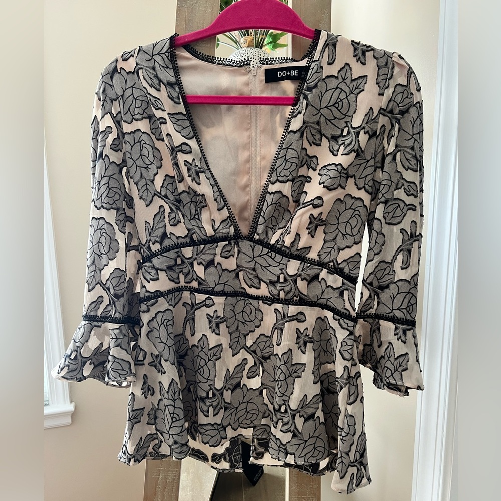 Floral v neck top!